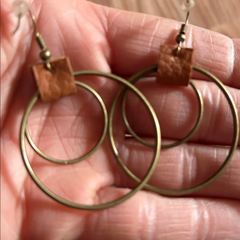 WESTERN BRONZE LIGHT BROWN LEATHER DOUBLE HOOPED HOOK 2.3